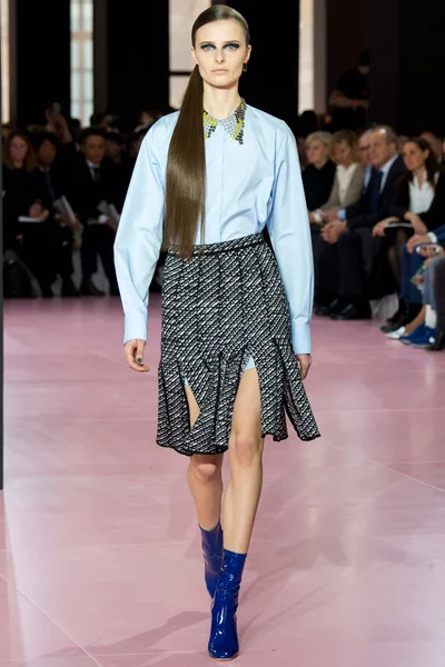 Look 10